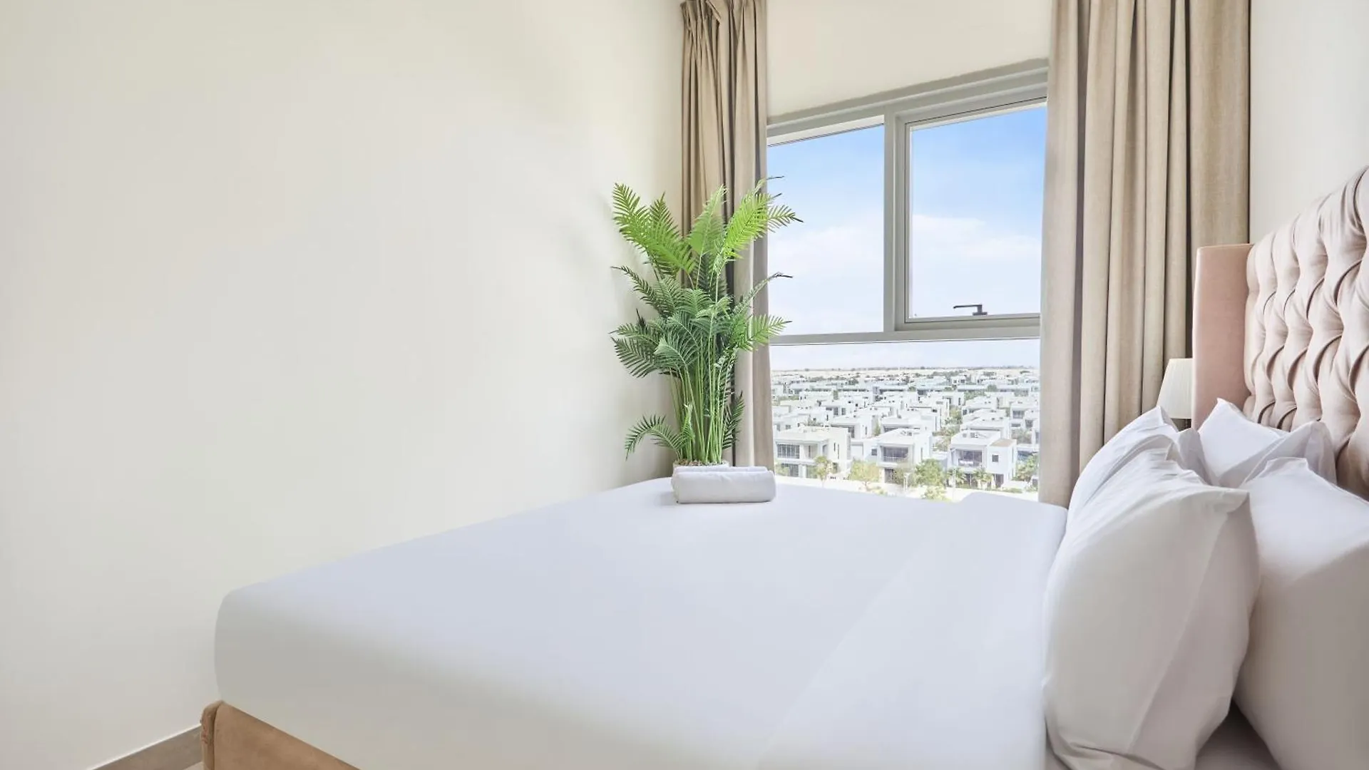 Fresh & Stylish 2Br Living At Collective Tower 1 Apartment Dubai
