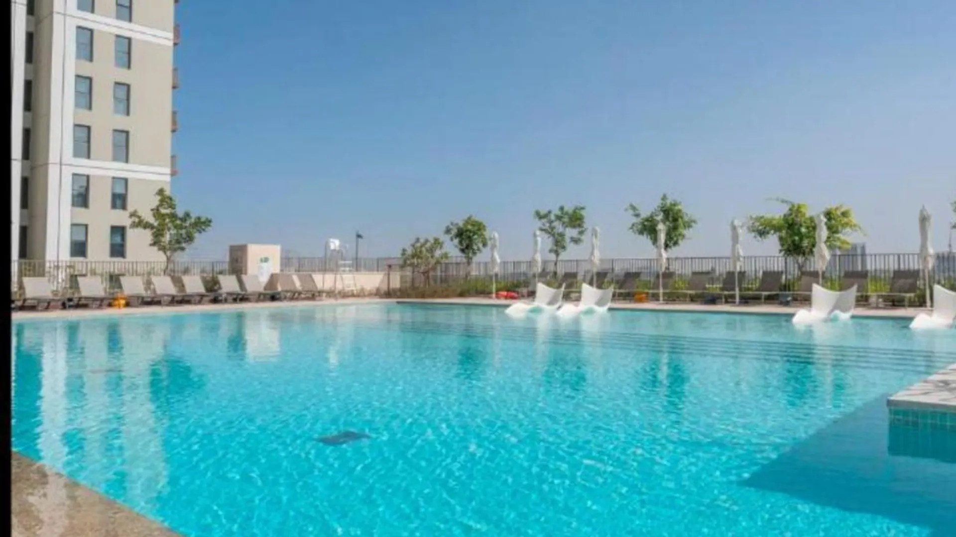 Fresh & Stylish 2Br Living At Collective Tower 1 Apartment Dubai