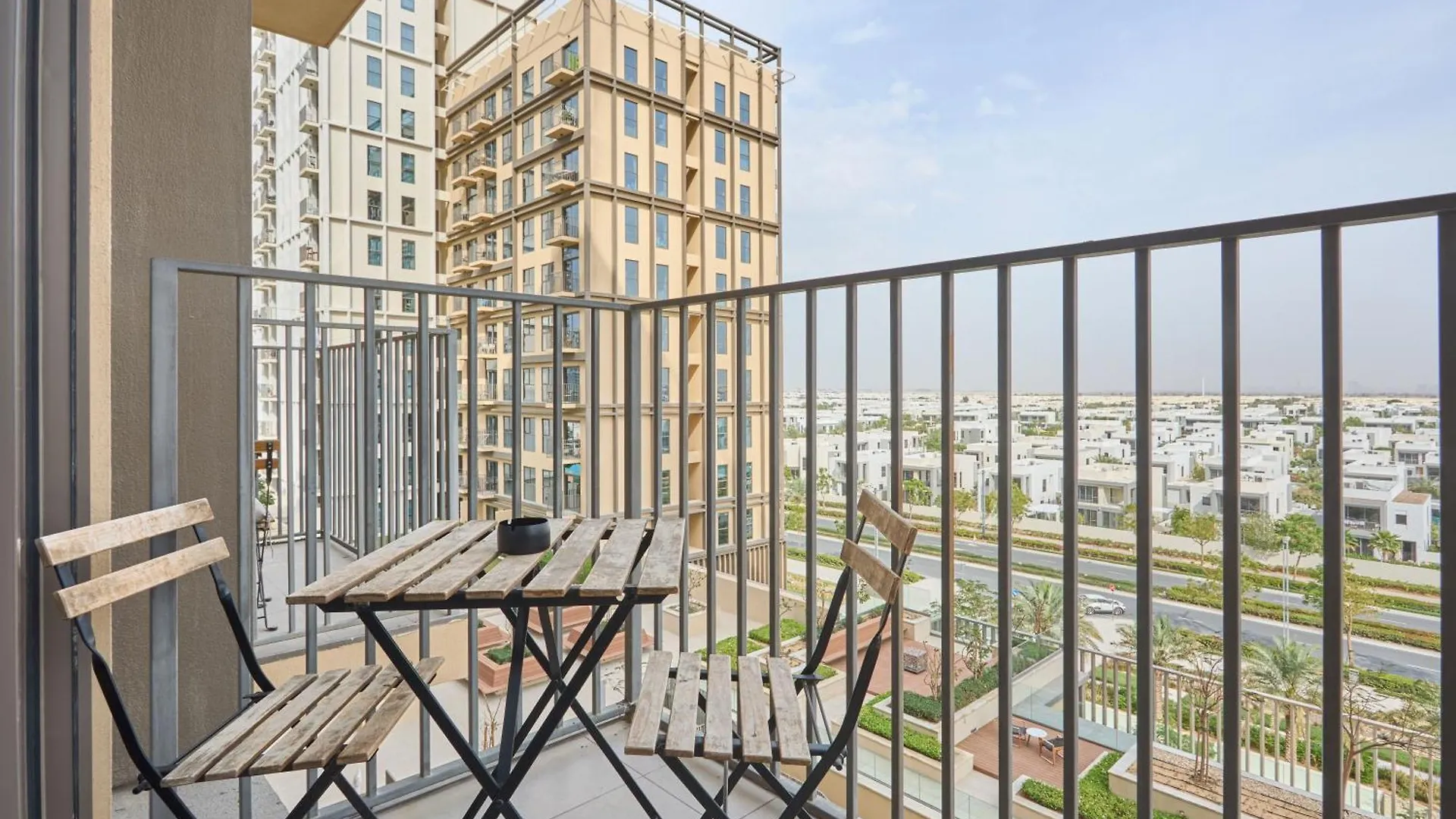 Fresh & Stylish 2Br Living At Collective Tower 1 Apartment Dubai