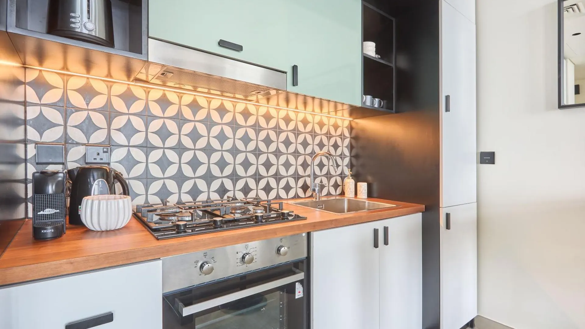 Fresh & Stylish 2Br Living At Collective Tower 1 Apartment Dubai