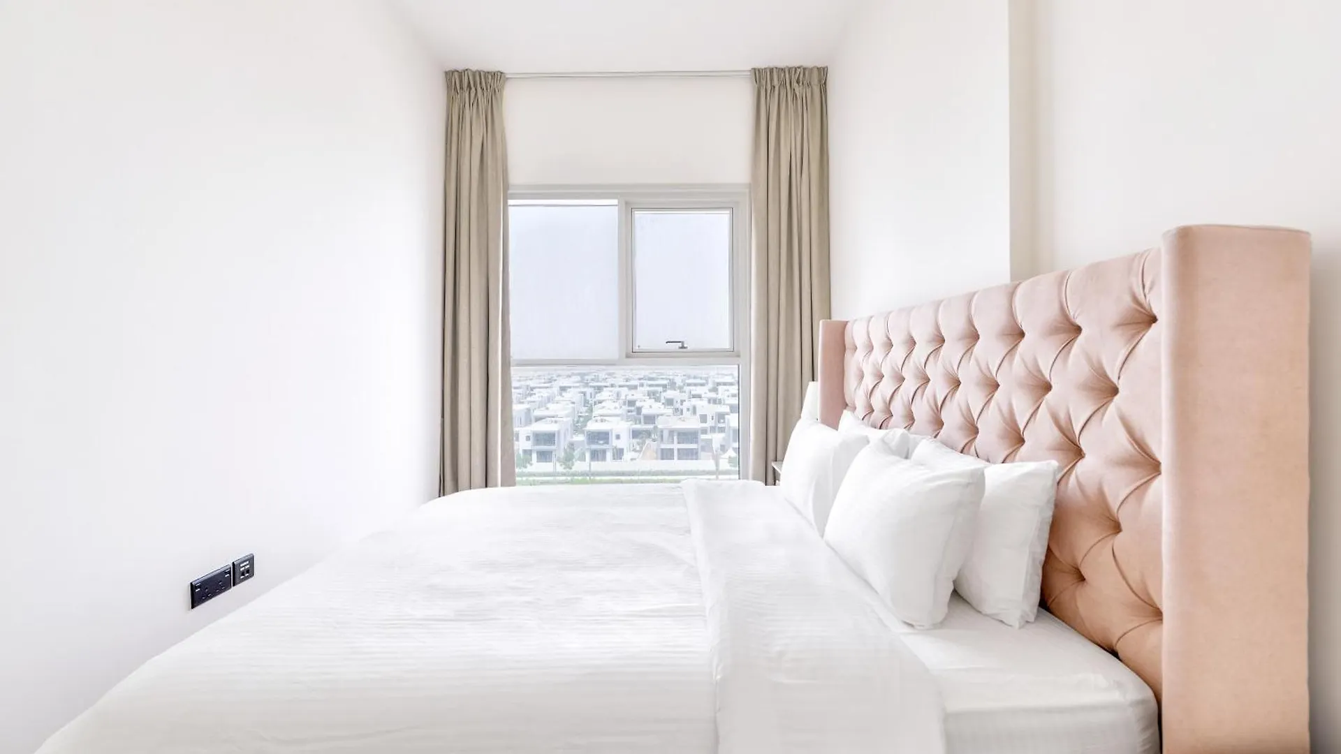 Fresh & Stylish 2Br Living At Collective Tower 1 Apartment Dubai