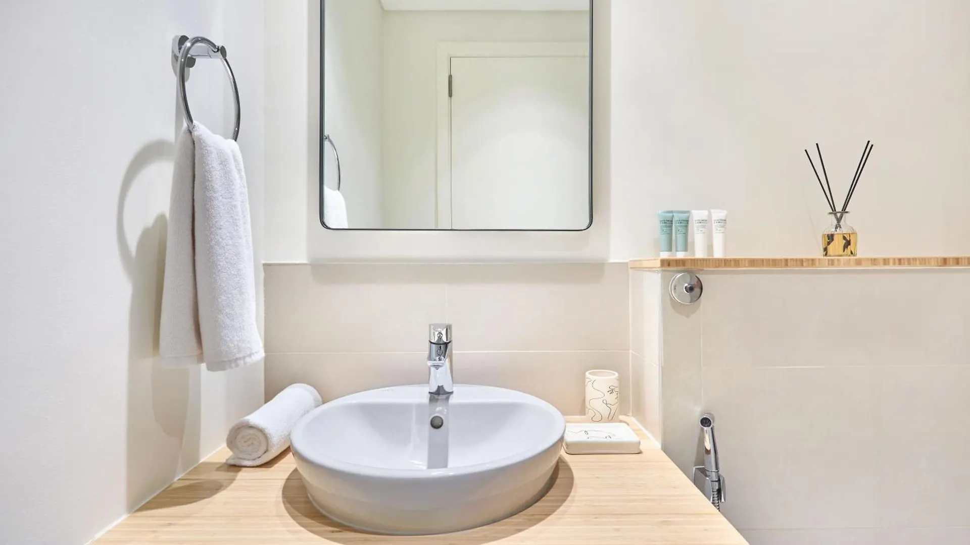 Appartamento Fresh & Stylish 2Br Living At Collective Tower 1 Dubai